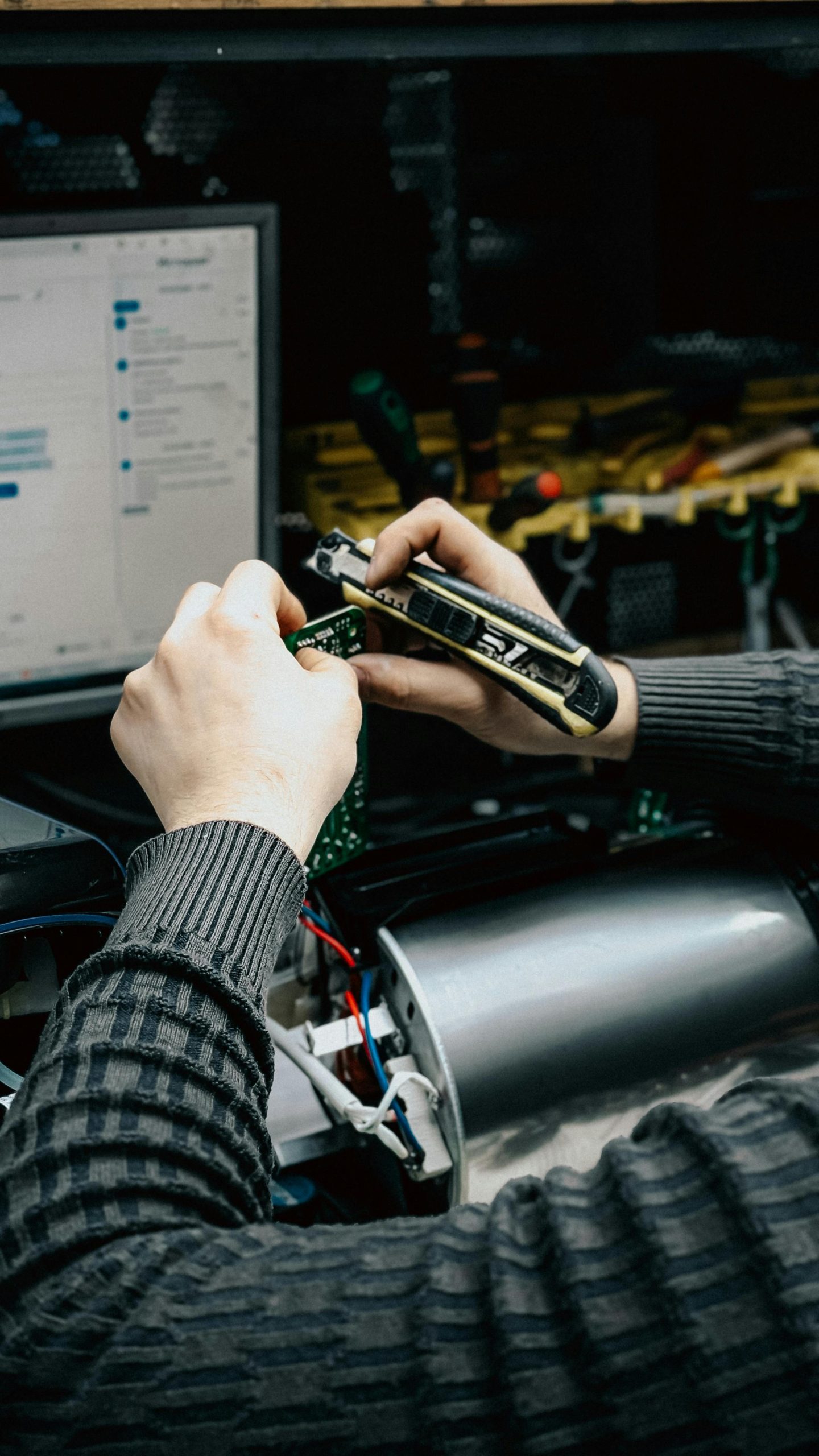 Technicien intervention dépannage robot tondeuse